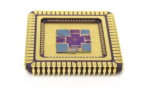 The Chip (iin the center) connected to a frame