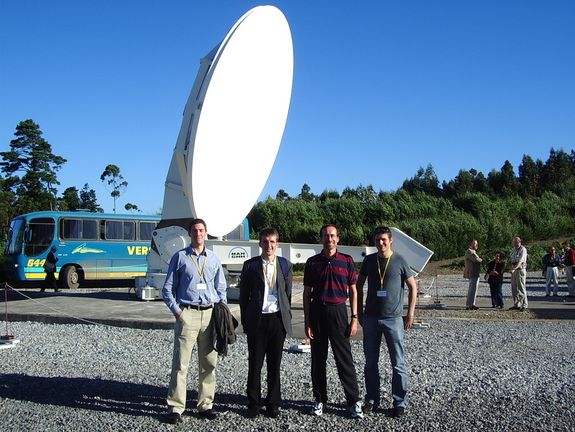 Image 3: The TIGO radio telescope, Concepción, Chile with the TU Vienna working group (from left: Dr Robert Heinkelmann, Dr Johannes Böhm, Dr Harald Schuh, Dr Jörg Wresnik)