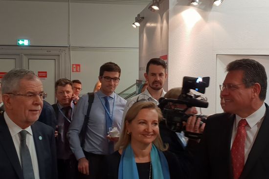 The Austrian President Dr. Van der Bellen, two accompanists and some visitors at the Advantage Austria Stand