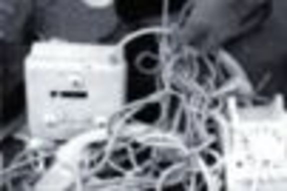 Titelbild: Foto von Kabel WirrWarr