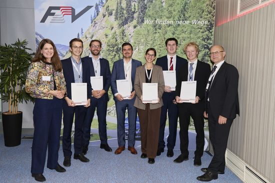 Gruppenfoto: Die glücklichen Preisträger_innen der TU Wien und TU Graz