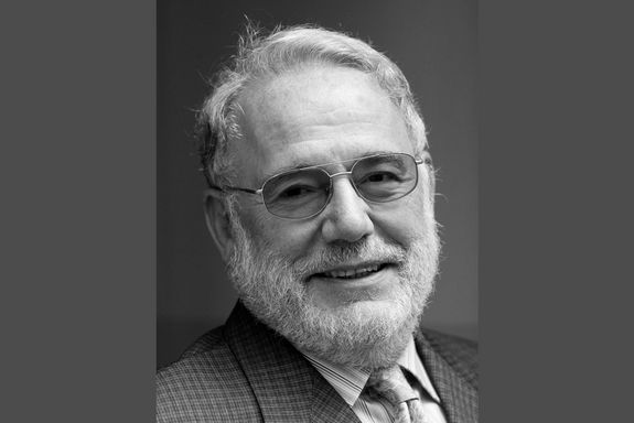 Porträt Meinhard Regler lachend in schwarz-weiß