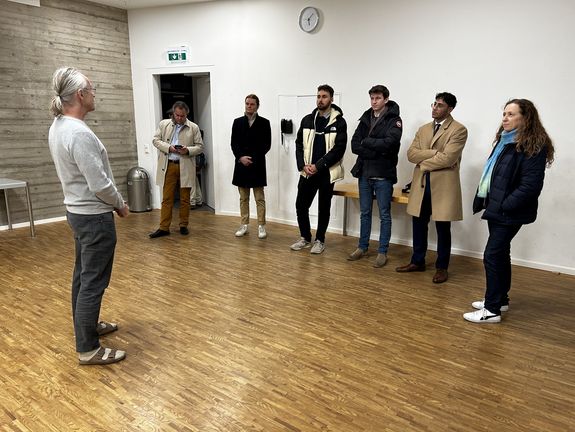 Group on a tour with architect Ralf Aydt