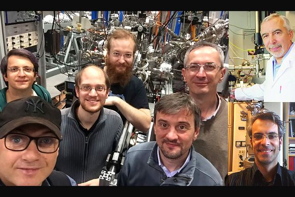 Gruppenfoto des Teams im Labor