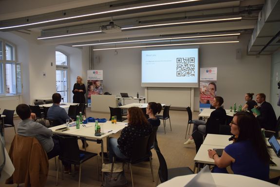 An interactive expert talk with Alice Schmidt.