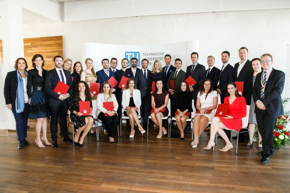 Picture Graduation ceremony of the „Real Estate Management & Valuation“ Programme